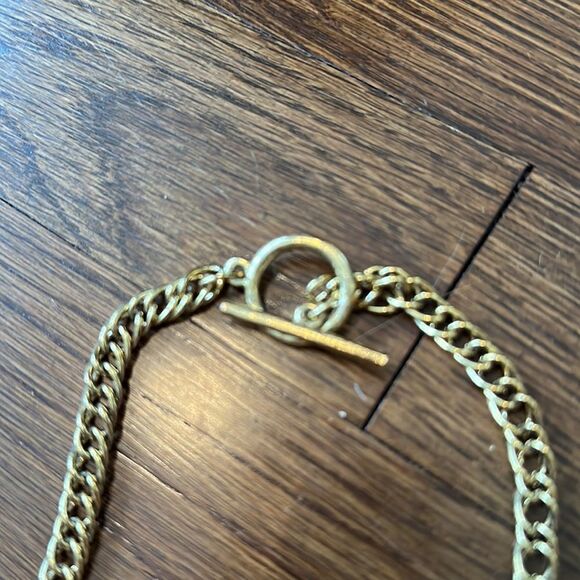 Triple strand  gold & pearl statement necklace with gold coin & crest pendant - Picture 5 of 5